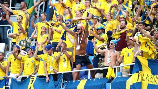 Muy bulliciosos, los suecos mantienen la tradición vikinga y apoyan constantemente a su equipo (Getty Images)