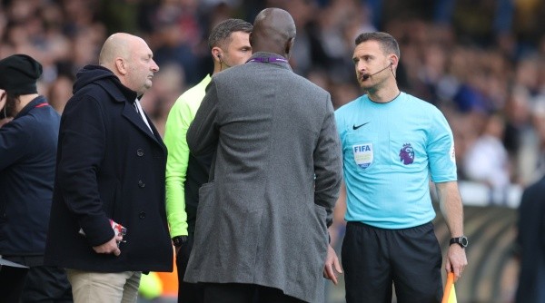 Árbitros y oficiales de Leeds vs Arsenal