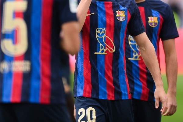 Foto: David Ramos/Getty Images - Barcelona jogou com a marca OVO, pertencente a Drake