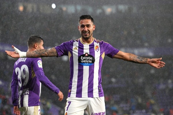 Sergio León entró a los 60 minutos y le alcanzó para anotar un doblete. Getty Images.