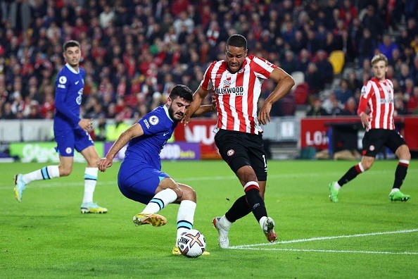 Chelsea y Brentford en acción. Getty.