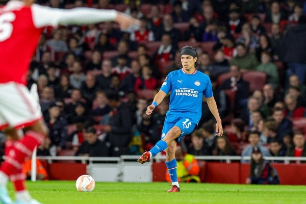 Erick Gutiérrez jugó 90 minutos frente al Arsenal (Imago)