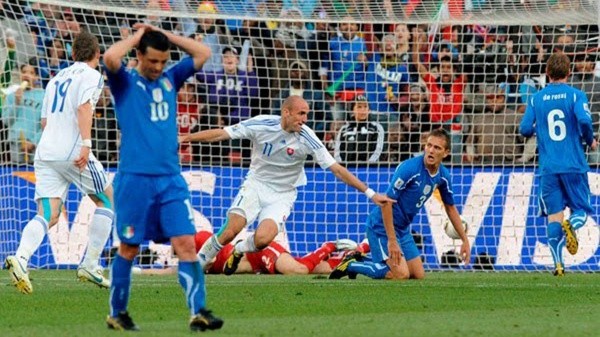 La derrota con Eslovenia culminaba un desastroso andar italiano en la Copa del Mundo de Sudáfrica (Esférico Balón)
