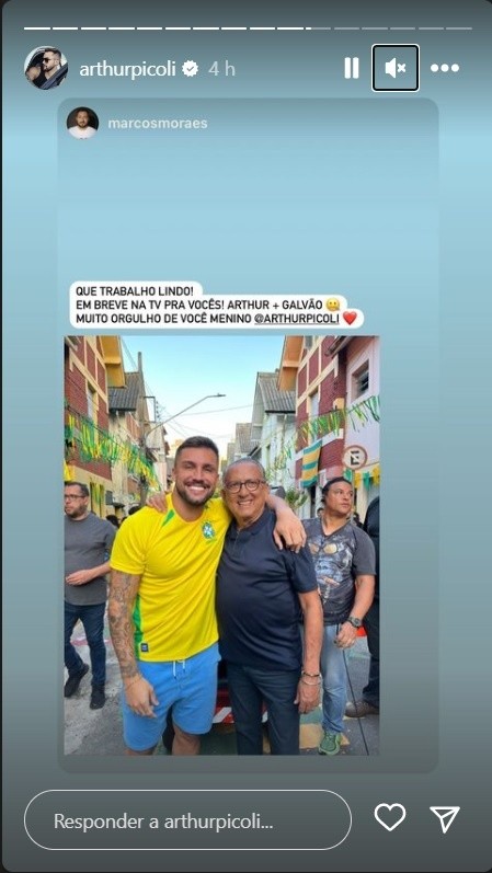 Ex-BBB Arthur Picoli faz mistério sobre gravação com Galvão Bueno. Imagem: Reprodução/Stoories Instagram oficial do ex-BBB.