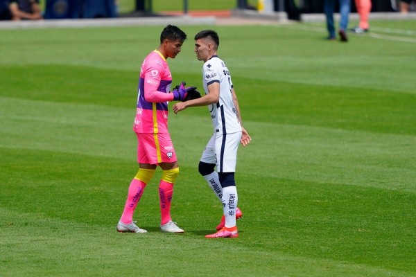 Alfredo Talavera y Johan Vásquez cuando coincidieron en Pumas. Imago7