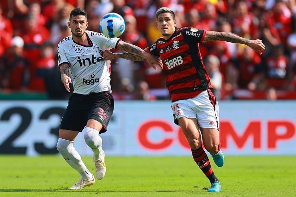 Acción de juego entre Paranaense y Flamengo. Getty.