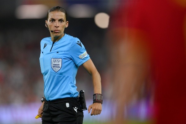 Stéphanie Frappart, la principal exponente del arbitraje femenino (Foto: Getty Images)