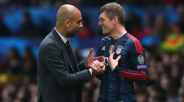 Guardiola y Toni Kroos, ambos en Bayern Múnich (Getty Images)