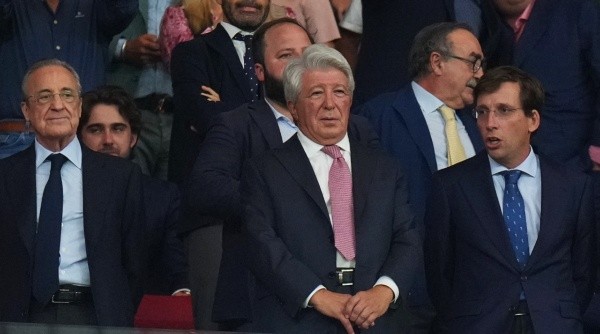 Enrique Cerezo, presidente de Atlético de Madrid, y a su lado Florentino Pérez, su par de Real Madrid