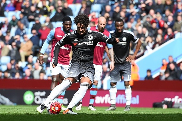 Pato en acción de juego en Chelsea. Getty.