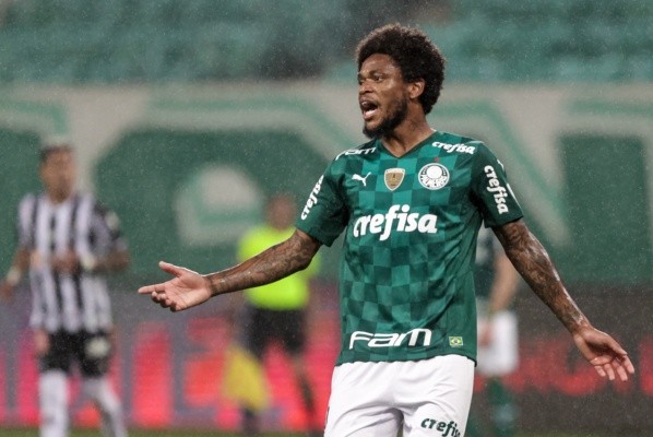 Foto: Marcello Zambrana/AGIF - Luiz Adriano teve má relação com a torcida do Palmeiras