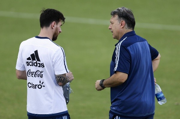 Tata Martino junto a Lionel Messi en la Selección Argentina (Imago)