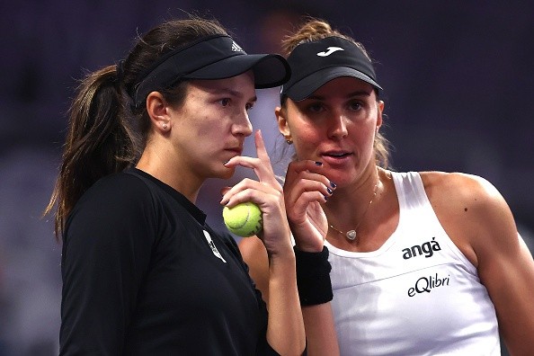 Danilina e Bia durante o WTA Finals. Créditos: Katelyn Mulcahy/Getty Images