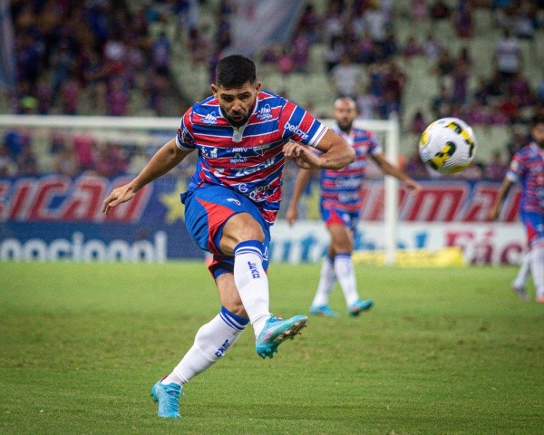 Agif/Lucas Emanuel - Romero ajuda na goleada do Fortaleza