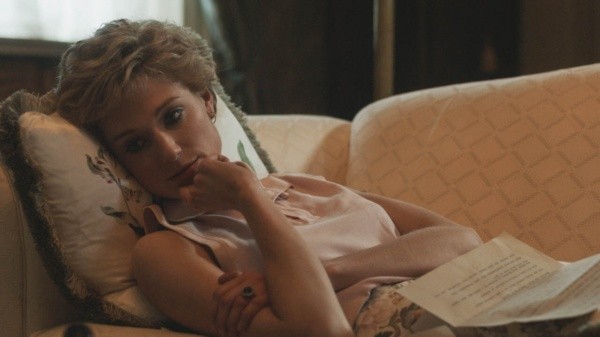 Elizabeth Debicki como la princesa Diana en The Crown (Netflix).