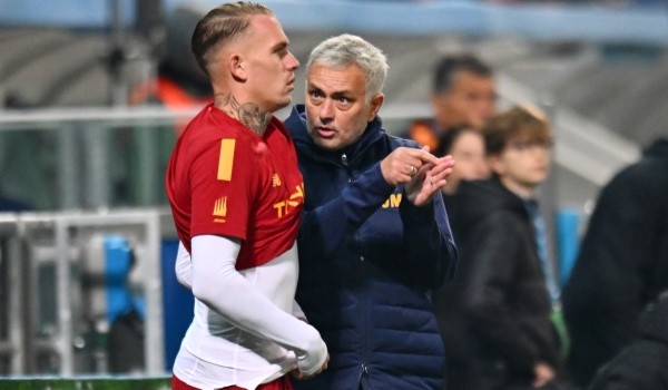 José Mourinho y Rick Karsdorp: Getty