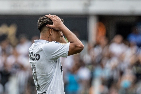 Foto: Raul Baretta/AGIF - Marcos Leonardo lamenta em jogo do Santos