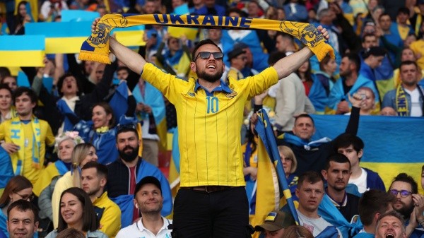 Beyond the harsh present they are going through, the Ukrainians do not lose their passion for football (Getty Images)