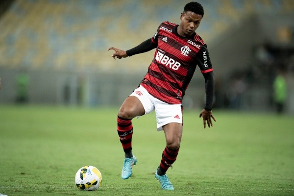 John Textor revela que quer levar Wesley, do Flamengo, ao Crystal