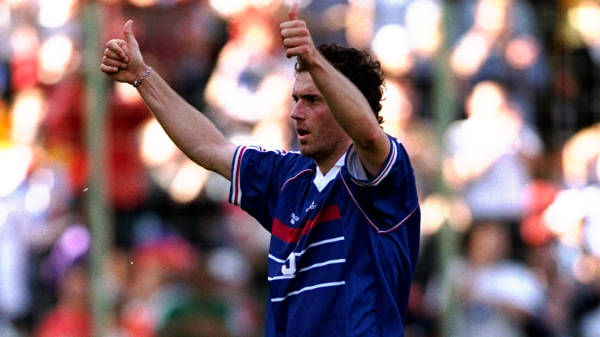 El francés Laurent Blanc anotó el primer gol de oro de una Copa del Mundo en Francia 1998 (Foto: Getty Images)