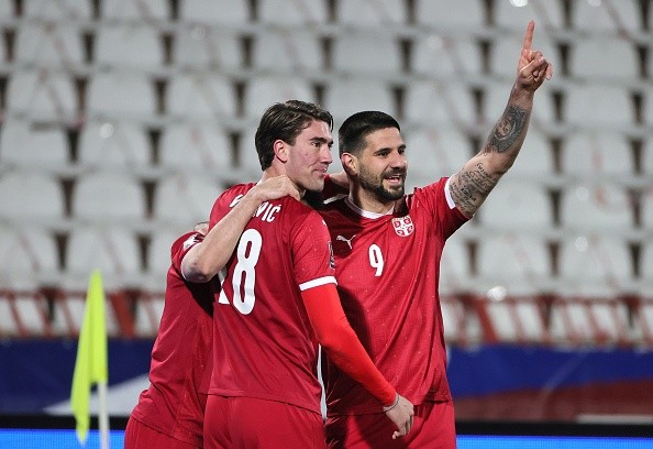 Vlahovic y Mitrovic, con Serbia. Getty.