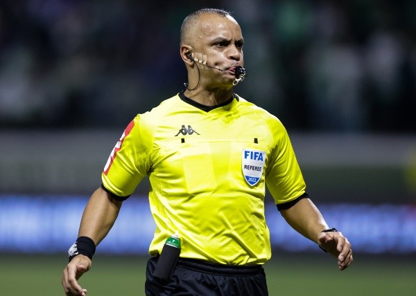 El brasileño Wilton Sampaio dirige el partido entre Senegal y Países Bajos en el Mundial de Qatar 2022 (Foto: Getty Images)