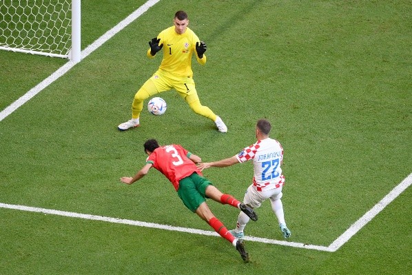 Noussair Mazraoui tuvo el 1-0, pero falló y encima se lesionó (Getty Images)