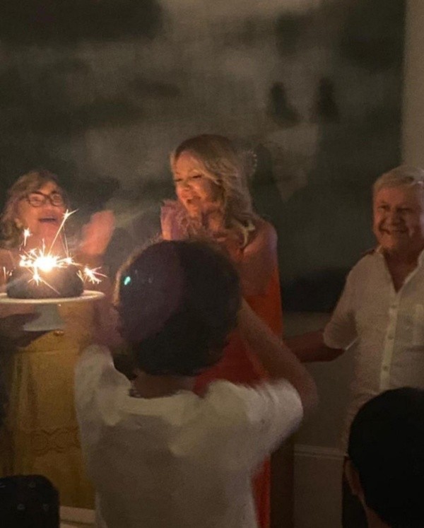 Eliana com os pais ao celebrar 50 anos - Foto: Instagram @eliana