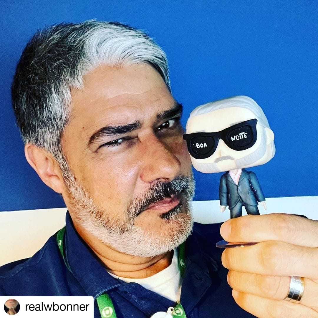 Bonner surpreende com look descontraído no estúdio: “Qual vai ser o placar?”. Imagem: Reprodução/Instagram oficial do jornalista.