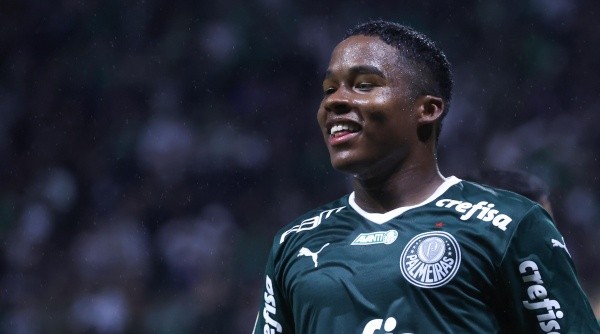 SP - Sao Paulo - 02/11/2022 - BRASILEIRO A 2022, PALMEIRAS X FORTALEZA - Endrick jogador do Palmeiras comemora seu gol durante partida contra o Fortaleza no estadio Arena Allianz Parque pelo campeonato Brasileiro A 2022. Foto: Marcello Zambrana/AGIF