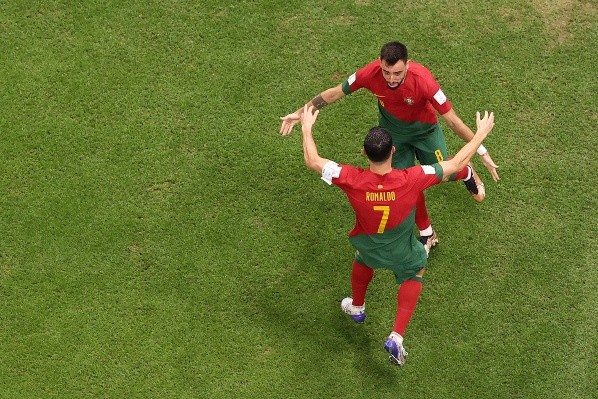 Bruno Fernandes y Cristiano Ronaldo protagonizaron la jugada del gol de Portugal ante Uruguay (Foto: Getty Images)
