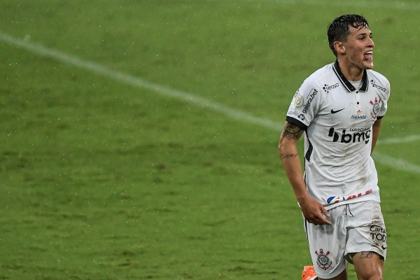 Vital tem negociações com o Cruzeiro - Foto: Thiago Ribeiro/AGIF