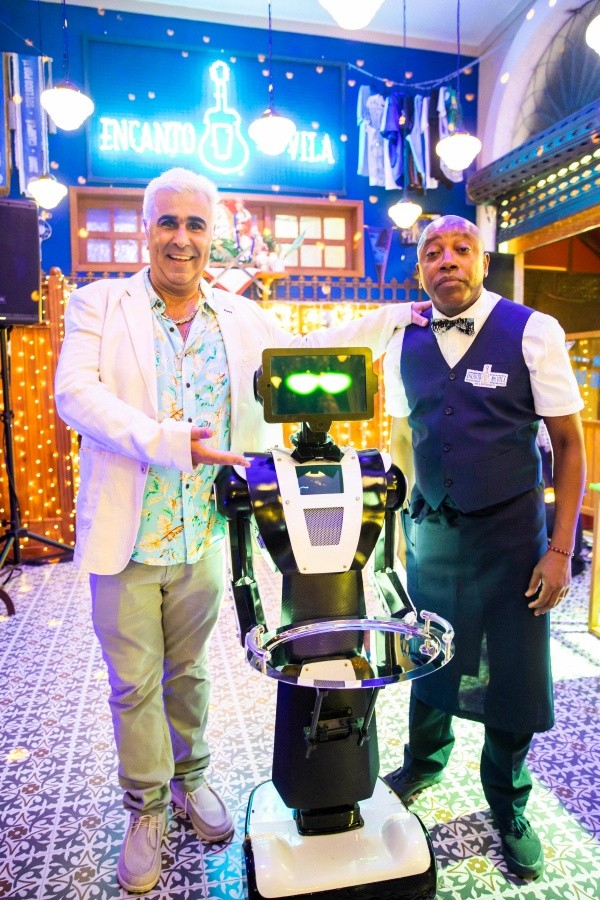 O garçom-robô entrou na novela nesta quarta (30) - Foto: Globo