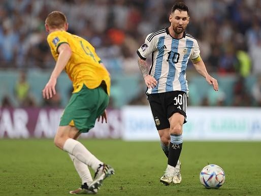 Michael Steele/Getty Images - Messi jogando contra a Austrália hoje (3)