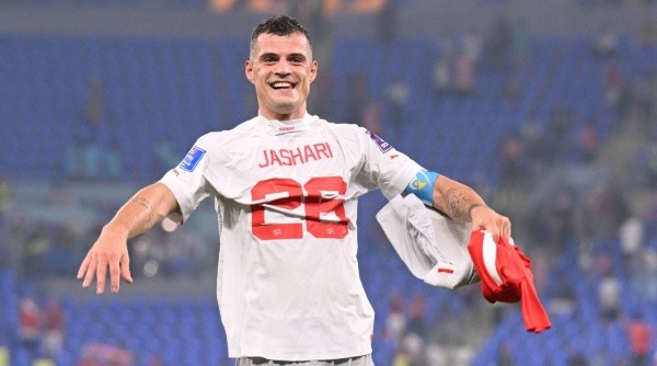 &#039;Jashari&#039;, la inscripción en la camiseta de Xhaka