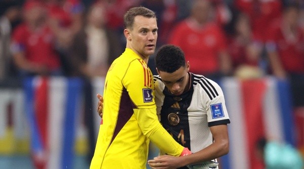 Manuel Neuer, con Jamal Musiala (Getty Images)