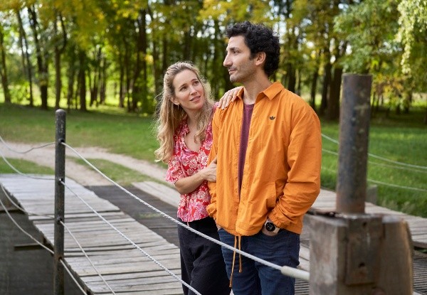 Juan Minujín y Luisana Lopilato. Foto: (Netflix)