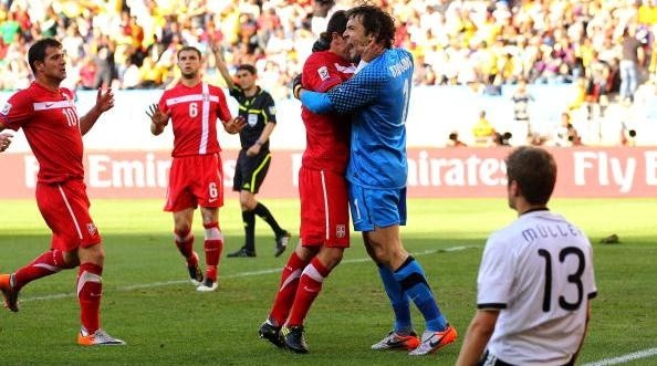 Foto: Clive Rose/Getty Images - A Sérvia venceu a Alemanha em 2010