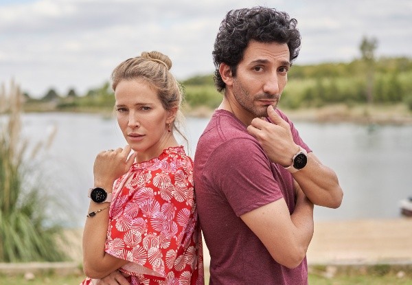 Juan Minujín y Luisana Lopilato protagonizan Matrimillas (Netflix).