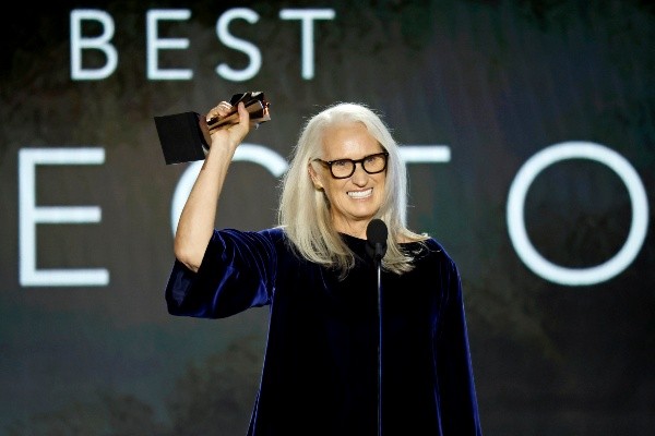 Jane Campion, ganadora de Mejor Directora en los últimos Critics Choice Awards (Getty).