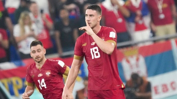 Dusan Vlahovic, con su selección en el último Mundial