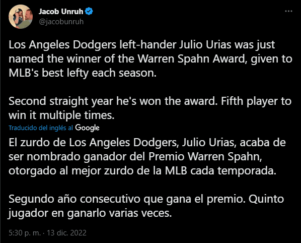 El premio que ganó Julio Urías (Foto: Twitter / @jacobunruh)