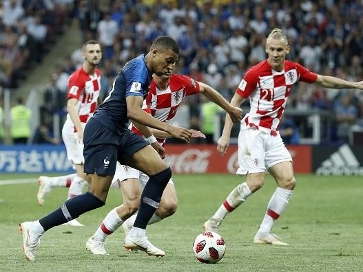 Aos 23 anos! Mbappé supera Pelé e quebra recordes na Copa do Catar