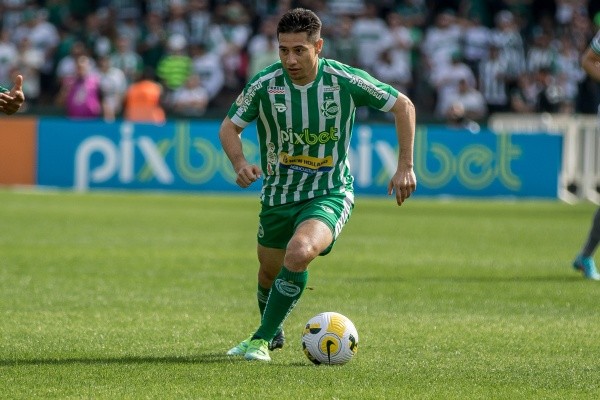 Foto: Robson Mafra/AGIF - Óscar Ruíz jogou pelo Juventude em 2022