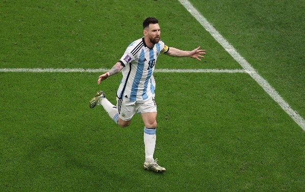 Photo by Julian Finney/Getty Images - Lionel Messi leva a Argentina para a grande final da Copa do Mundo