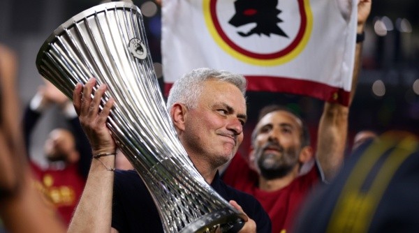 Jose Mourinho, campeón de la Conference League con Roma (Getty Images)