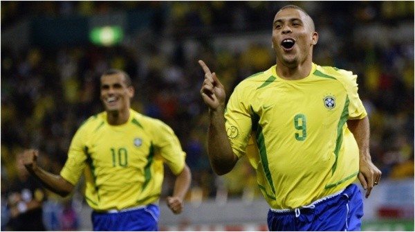Ronaldo of Brazil celebrates scoring the winning goal during the FIFA World Cup Finals 2002 (Alex Livesey/Getty Images)