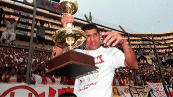 Primero hincha y después jugador del conjunto crema durante toda su carrera (Twitter)