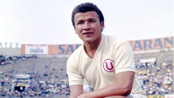 El jugador de más presencias y más títulos, un emblema de la U (Retro Fútbol)