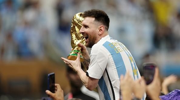 Foto: Lars Baron/Getty Images - Messi levou a Argentina ao Tricampeonato Mundial